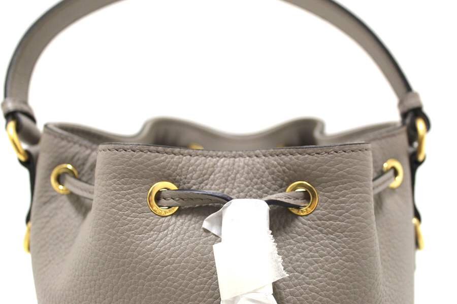 ハンドバッグ Prada Suede Calf Leather Bucket Bag With Drawstring Closure Prada Suede Calf Leather Bucket Bag With Drawstring Closure