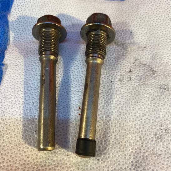 Bigg Red Rear Brake Caliper Slider Bolt Pin Guide Kit For Mazda CX-5 2011-2017 - Left Or Right