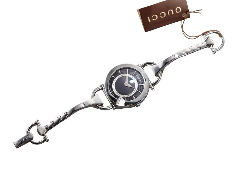 グッチ キオド ダイヤ デイト 122.5 クォーツ レディース Gucci Chiodo Stainless Steel Ladies Watch 122.5 YA122509 | eBay