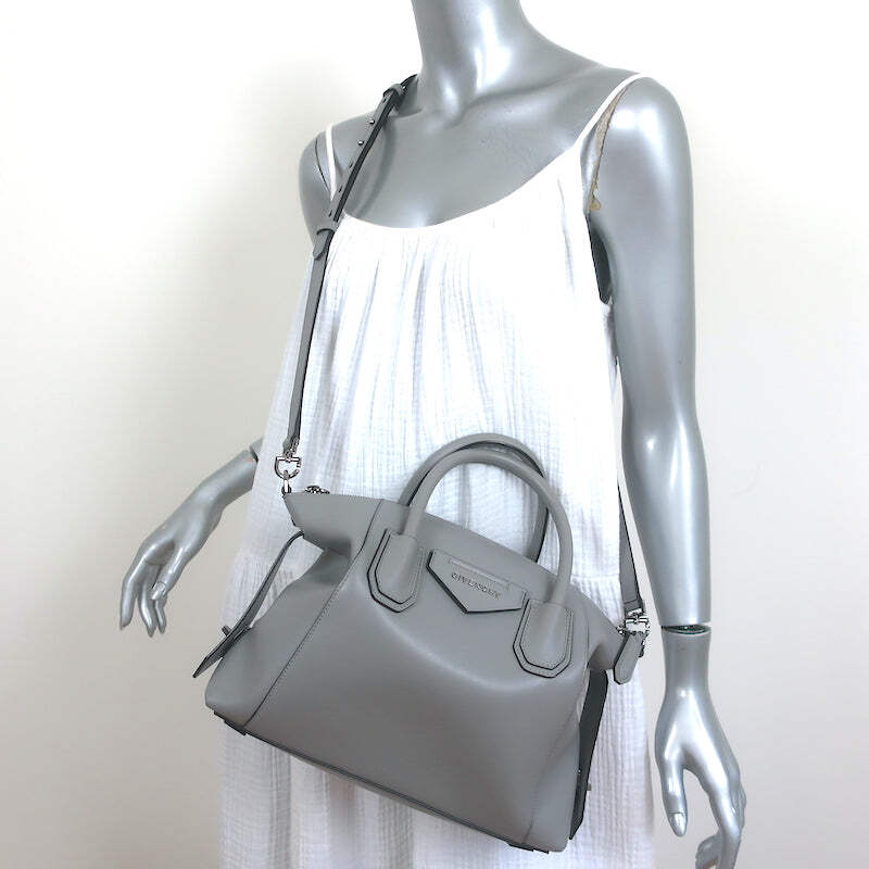 ハンサム♪◇Antigona スモール バッグ◇GIVENCHY Givenchy Small Antigona Top Handle Bag In 4G Embroidered
