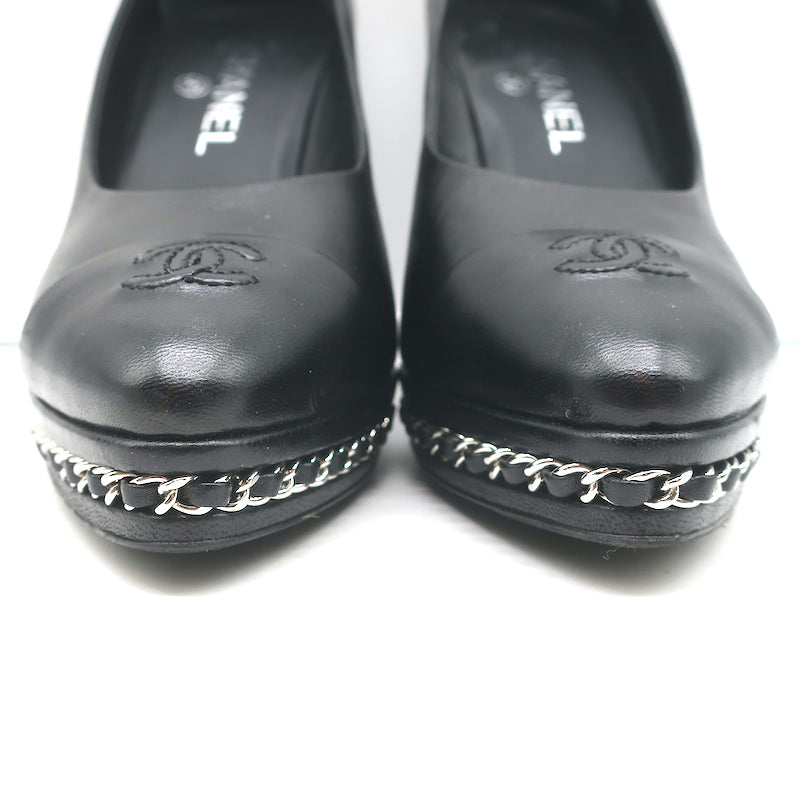 シンプルで可愛い★【CHANEL】黒 ベルト フットベッド レザー Chanel 14B CC Cap Toe Chain Platform Pumps Black Leather