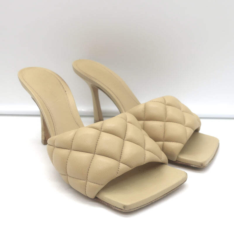サンダル・ミュール BOTTEGA VENETA PADDED MULES Bottega Veneta Padded Mules Beige Quilted Leather Size 36