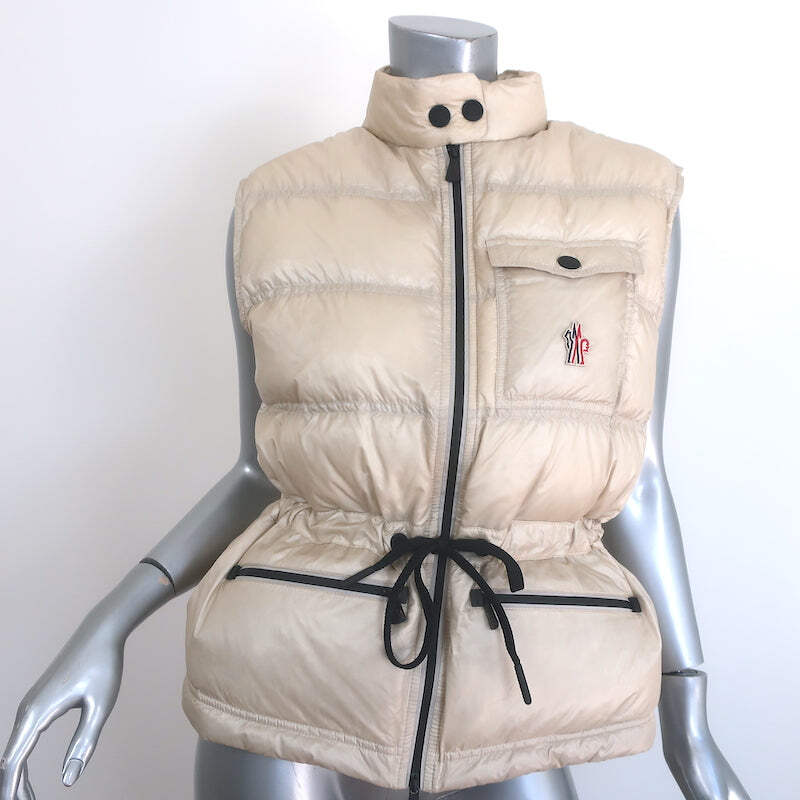 【送料&関税込】Moncler Grenoble vorassay Beige Nylon Cape Moncler Grenoble Vorassy ivory cape in nylon | TheDoubleF