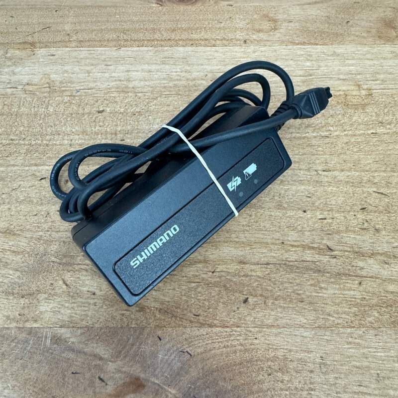 シマノ　Di2用ACアダプター　SM-BCR2 Amazon | シマノ SM-BCR2 ビルトイン(内蔵式)バッテリー充電器