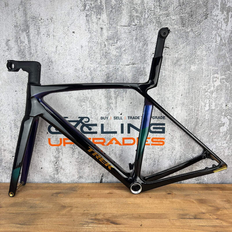 Low Mile! 2025 Trek Madone SL Gen 8 M/L Dark Star Carbon Disc
