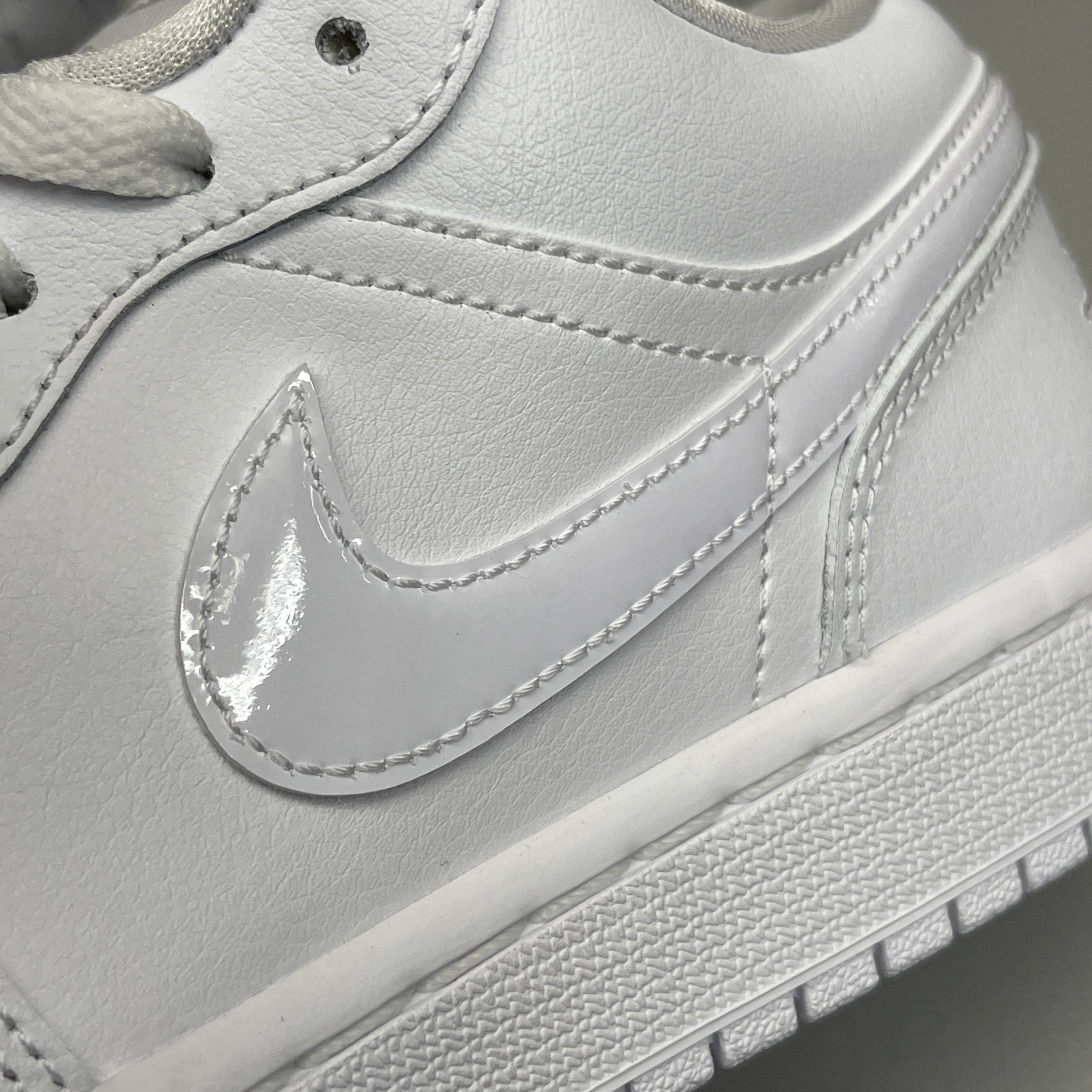 国内配送 NIKE W AIR JORDAN 1 LOW WHITE/LMDRRT jordan women air jordan 1 low white white white