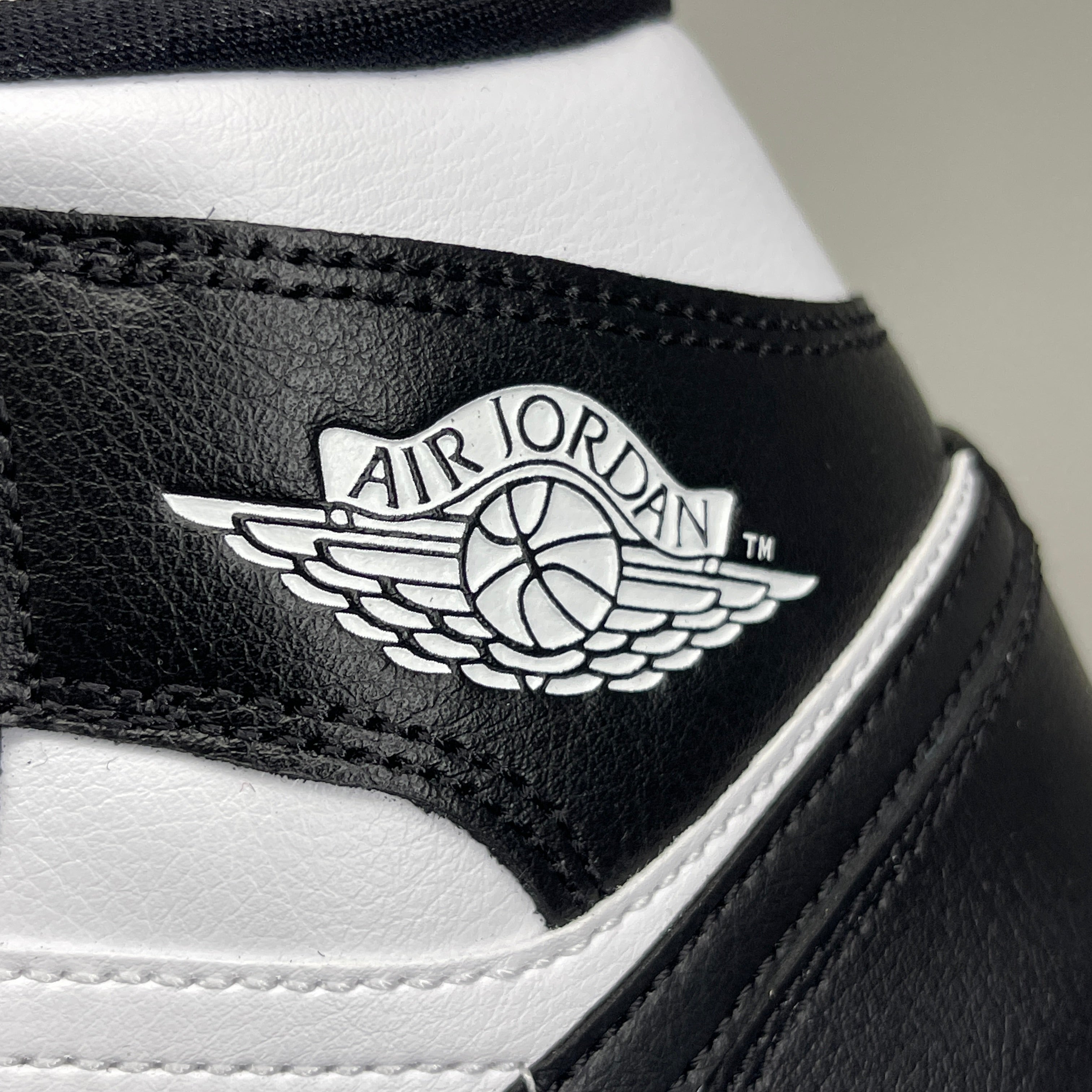 NIKE AIR JORDAN 1 Mid Panda Shoe Women's Sz 8.5 Black / White