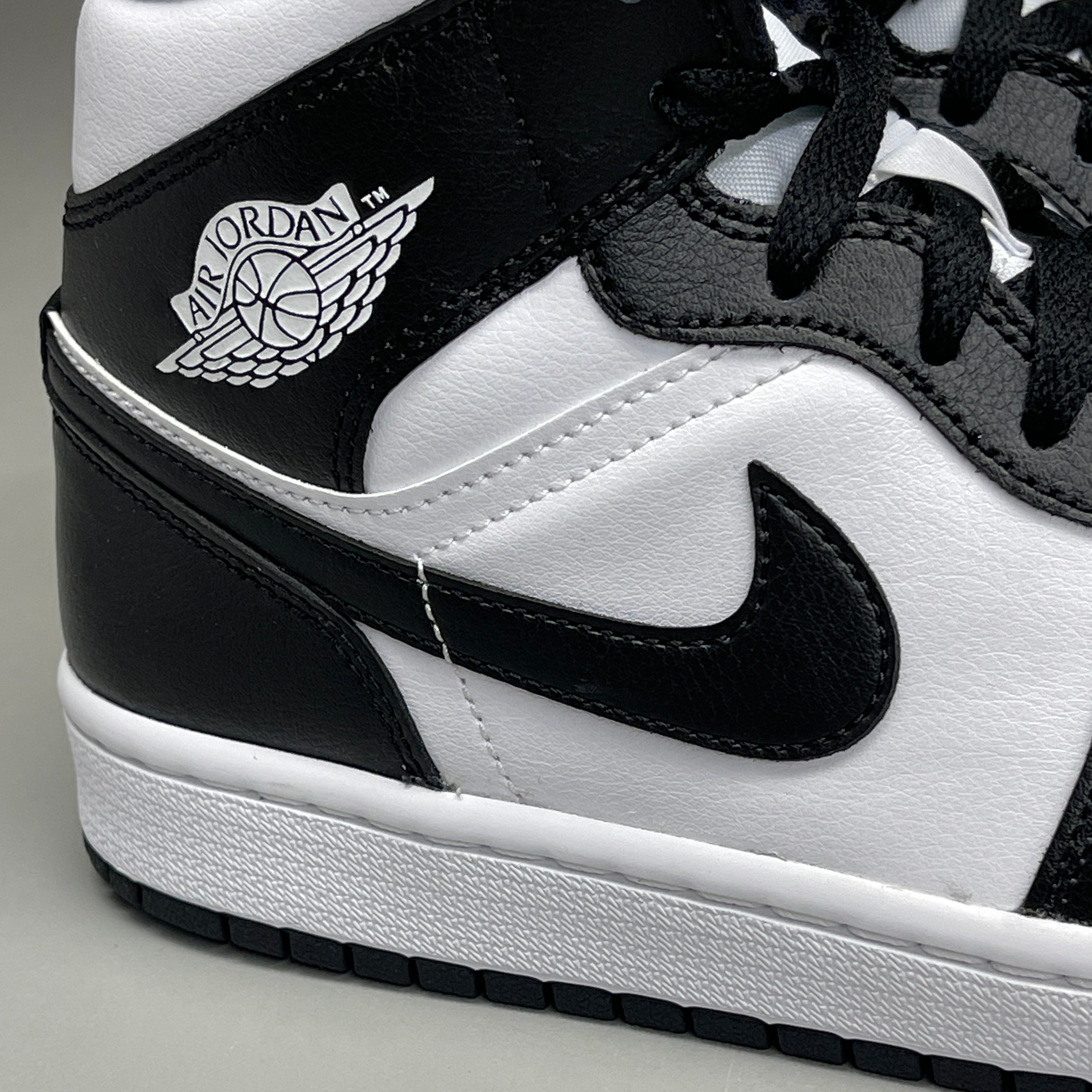 NIKE AIR JORDAN 1 Mid Panda Women's Sz 8 Black / White