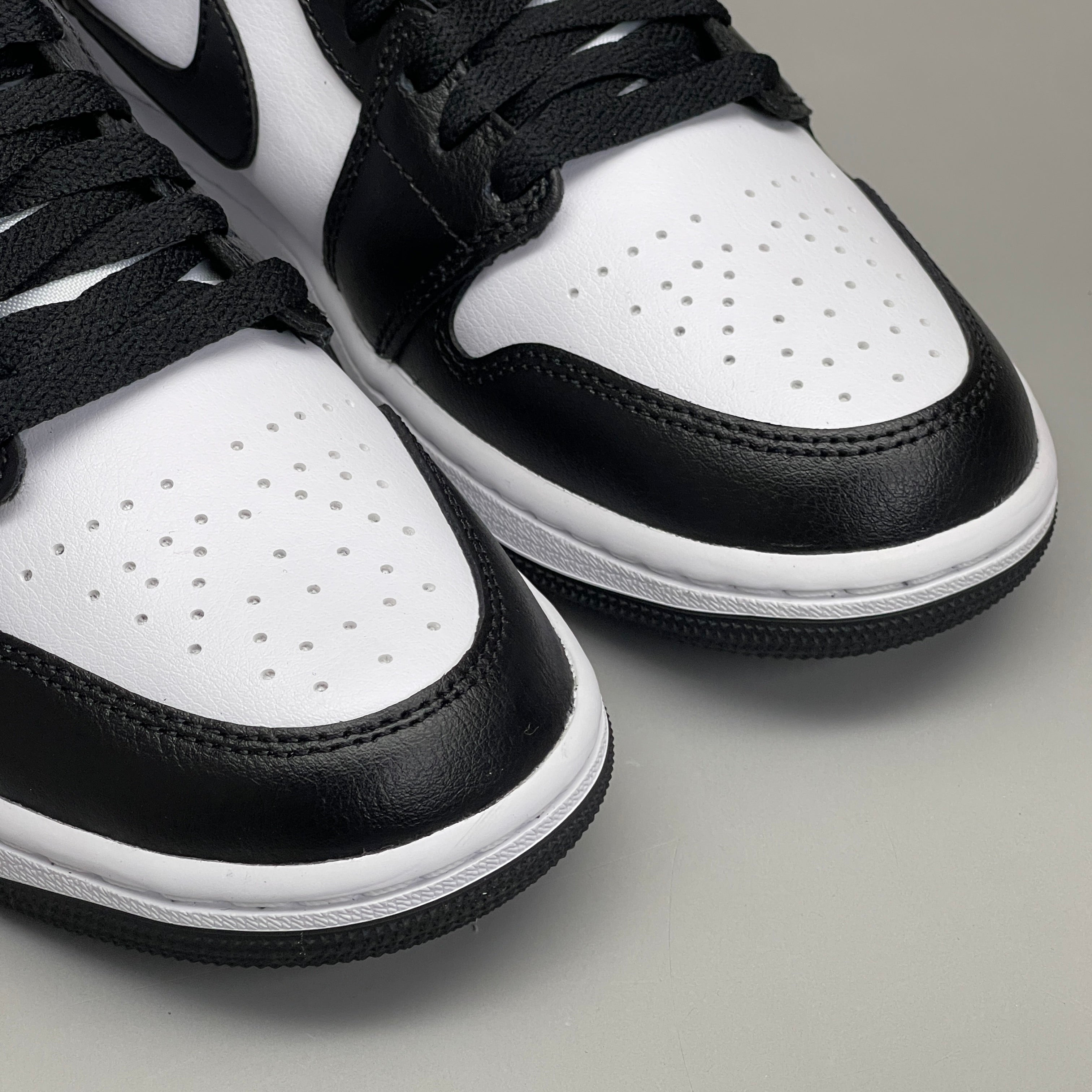 NIKE AIR JORDAN 1 Mid Panda Shoe Women's Sz 9.5 Black / White