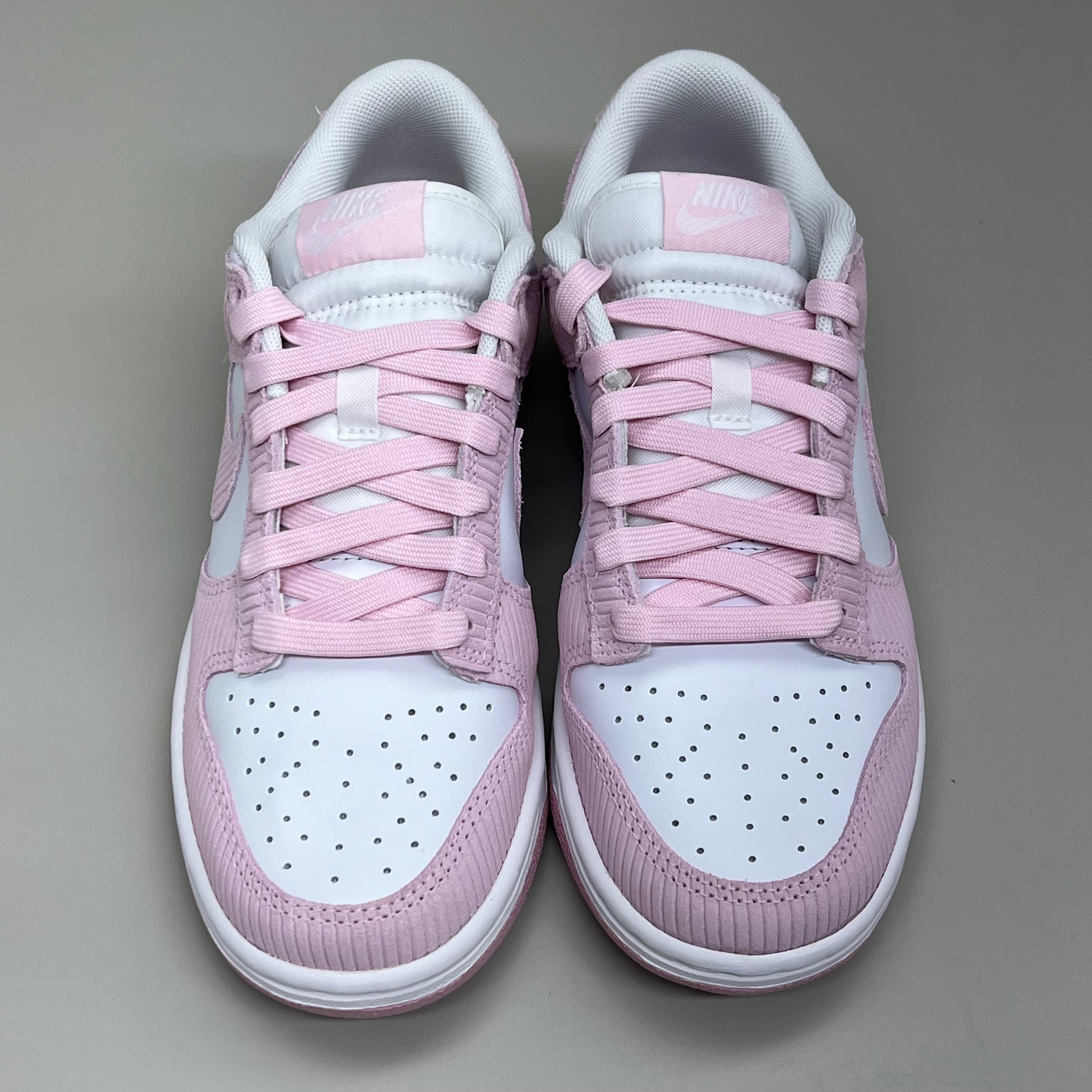 Nike Dunk Low ピンク/ホワイト NYCロゴ スニーカー