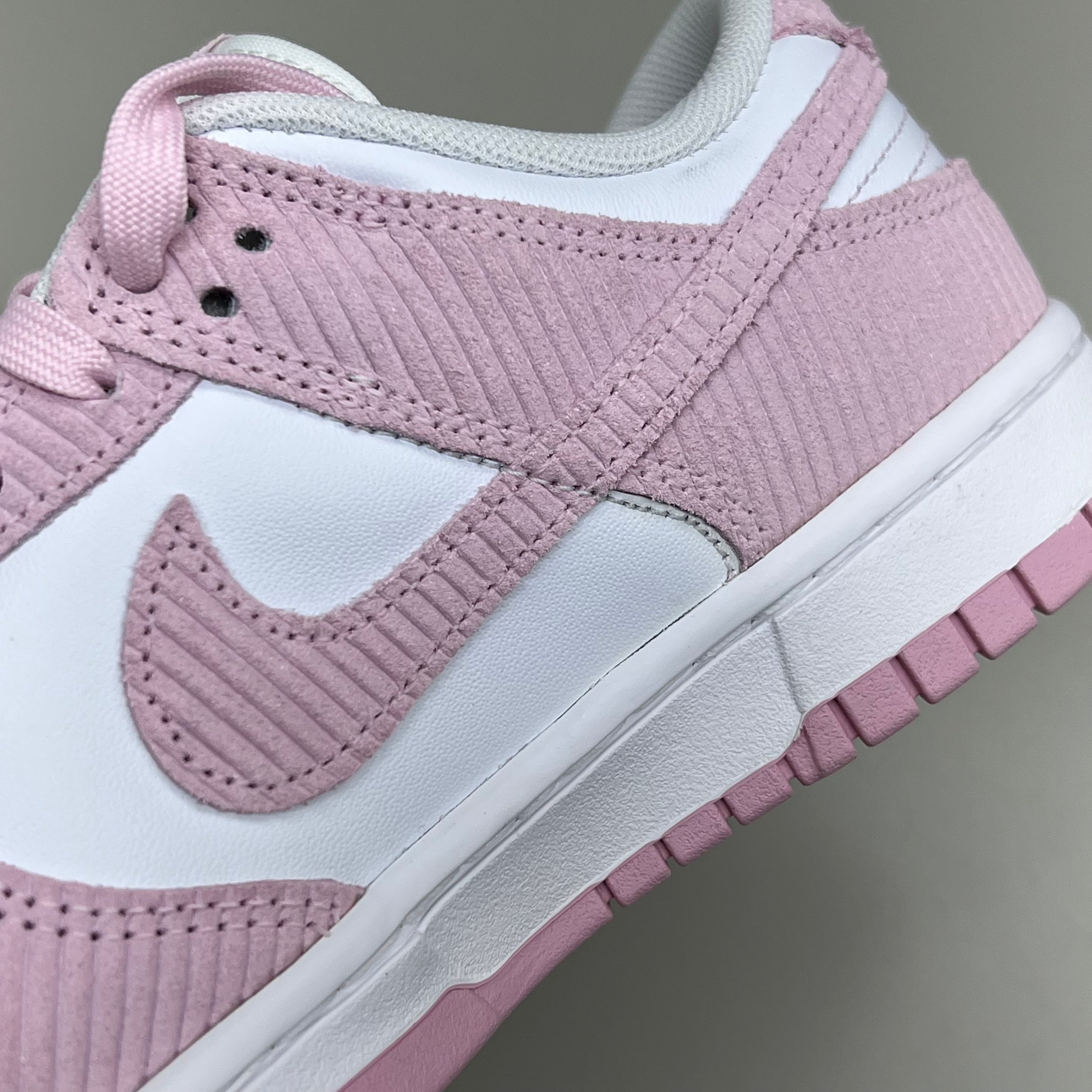 NIKE Classic Dunk Low Leather & Corduroy SZ Womens 8.5 Mens