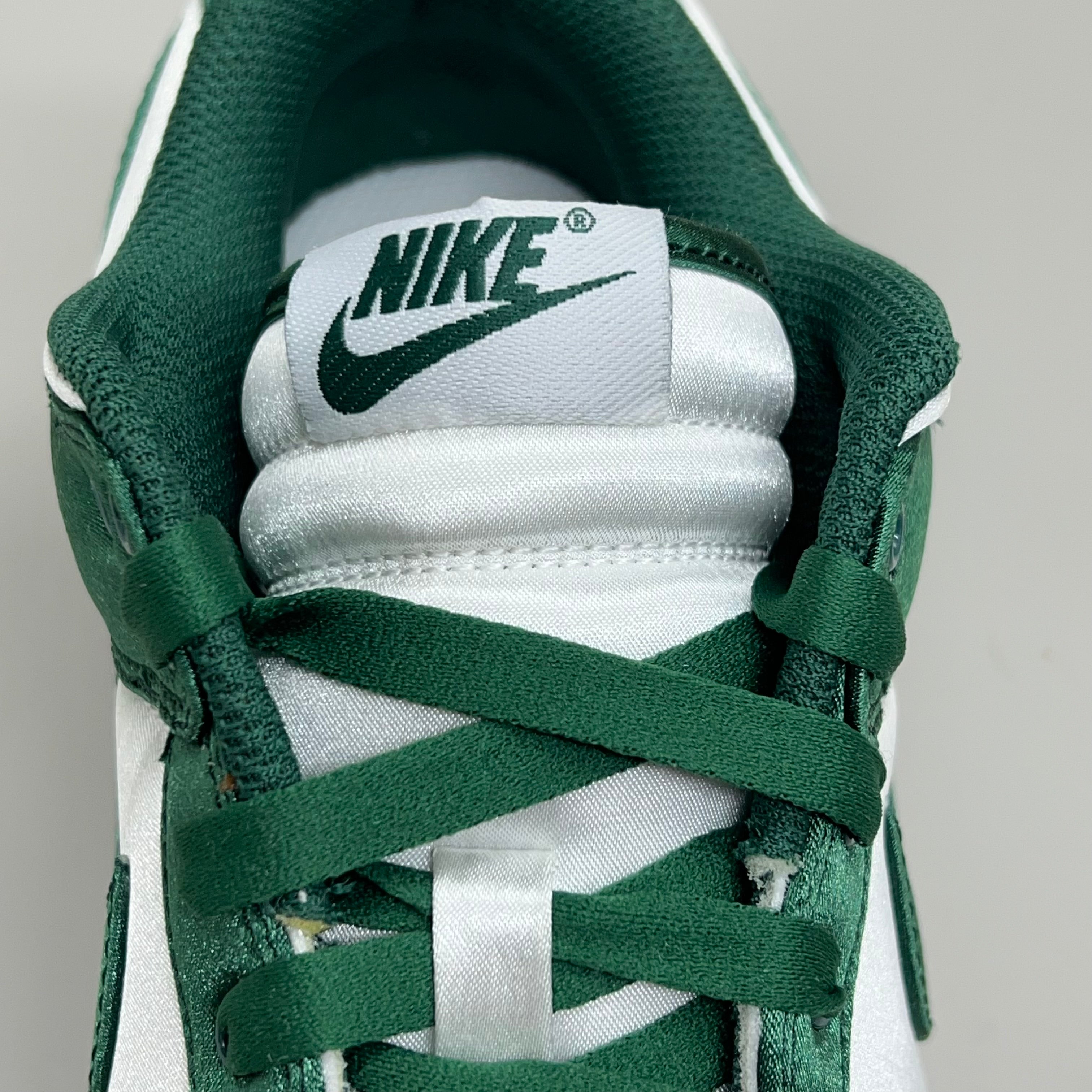 NIKE Dunk Low Satin ESS SNKR Sz Women's 5.5 Men's 4 White