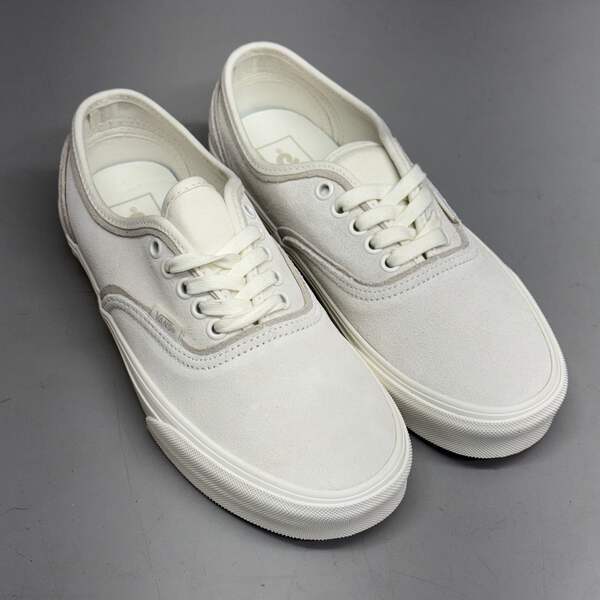 靴 vans valut authentic White VANS Authentic Sliver Sneakers Shoes Women's Sz 9.5 White/White