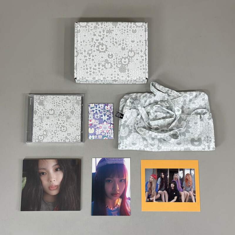 NEW JEANS Supernatural 1st JP Single Album includes 7 Accessories