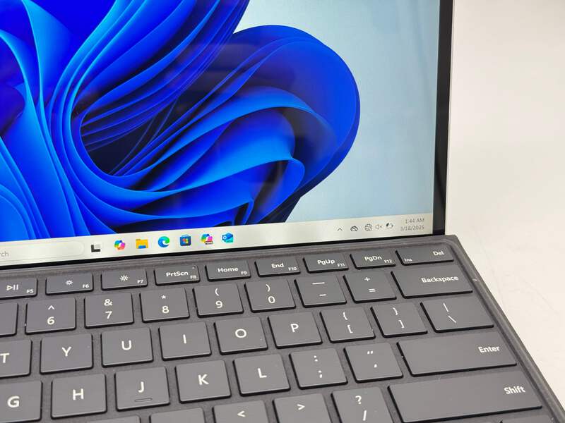 Microsoft Surface Pro 8 LTE 1982 Core i5-1145G7 16GB 256GB- READ 