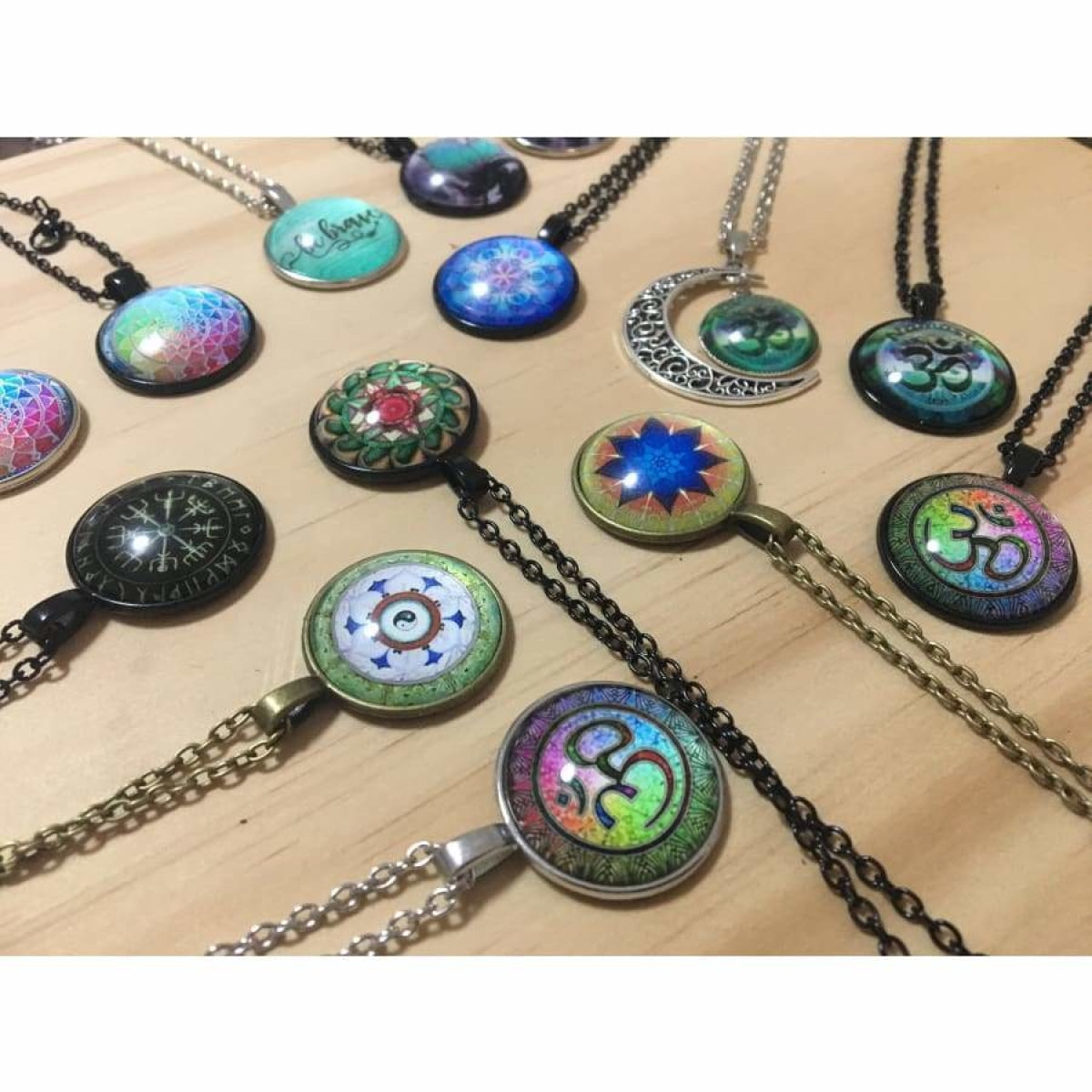 Family Decor Magenta Color Eyeball Photo Pendant Necklace Cabochon Glass Vintage Bronze Chain Necklace Jewelry Handmade