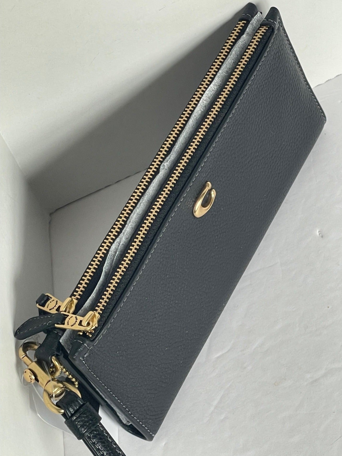 NWT Coach Essential Pouch 28 Black Pebble Leather Travel