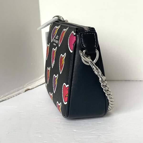 COACH＊ハートボルト柄＊ ノリータ 19 CW452 8227.png?width=800&etag=iWE+n/