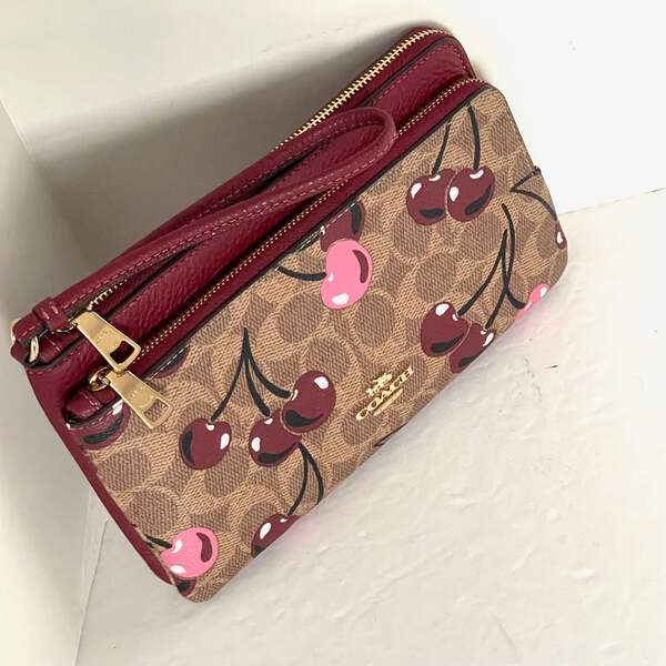 売上実績NO.1 Coach Canvas Signature Print Cherry Wallet Phone Zip Double 小物