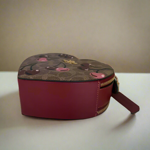 【SALE★送関込/国内発送】COACH Heart Crossbody COACH Heart Crossbody shoulder 2WAY Bag Red Apple CE652