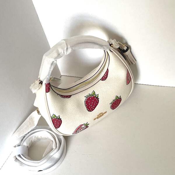 ショルダーバッグ・ポシェット COACH Carmen Mini Crossbody Bag CAL01 CAL00 COACH Carmen Mini Crossbody Bag - Strawberry Print NEW CAL01
