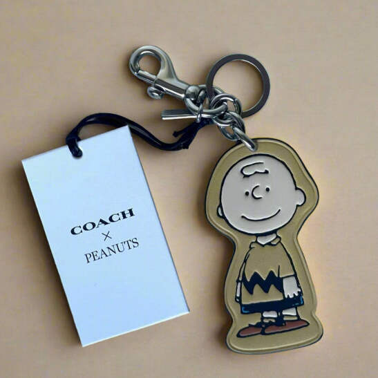 【1点限り】 COACH x PEANUTS チャーリー・ブラウン キーホルダー 8546.png?width=547&etag=