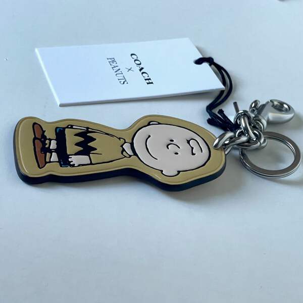 【1点限り】 COACH x PEANUTS チャーリー・ブラウン キーホルダー Coach x Peanuts 2025 Charlie Brown Leather Bag Charm