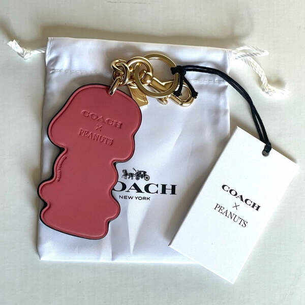 COACH✖️PEANUTS キーホルダー Coach x Peanuts 2025 Lucy Leather Bag Charm Keychain CBG58
