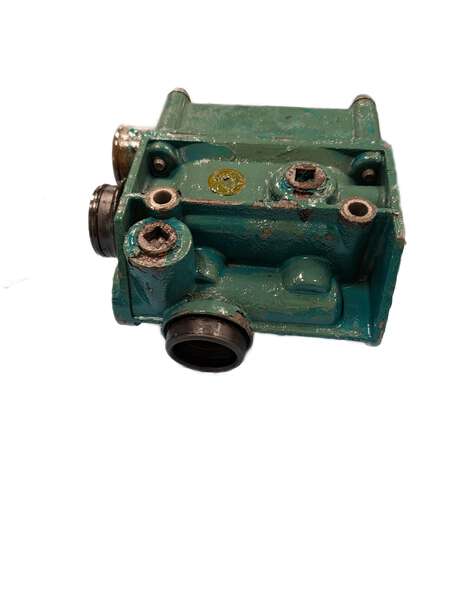 Volvo Penta Diesel OEM KAD42A Thermostat Housing Complete 838705