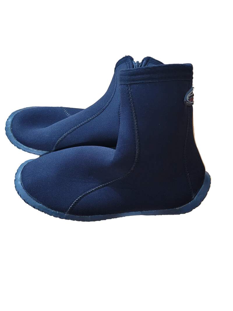Henderson 5mm Dive Boots size 4