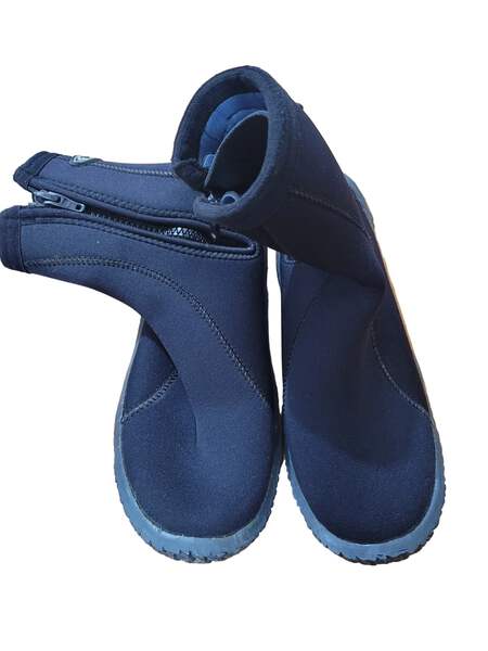Henderson 5mm Dive Boots size 4
