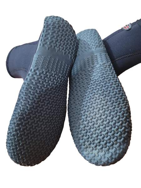 Henderson 5mm Dive Boots size 4