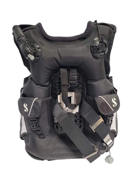 ScubaPro Bella BCD with Air 2 size Medium