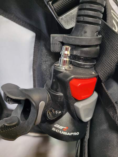 ScubaPro Bella BCD with Air 2 size Medium