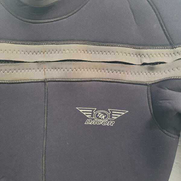 Decor Tek 7mm Semi-Dry Wetsuit size Large