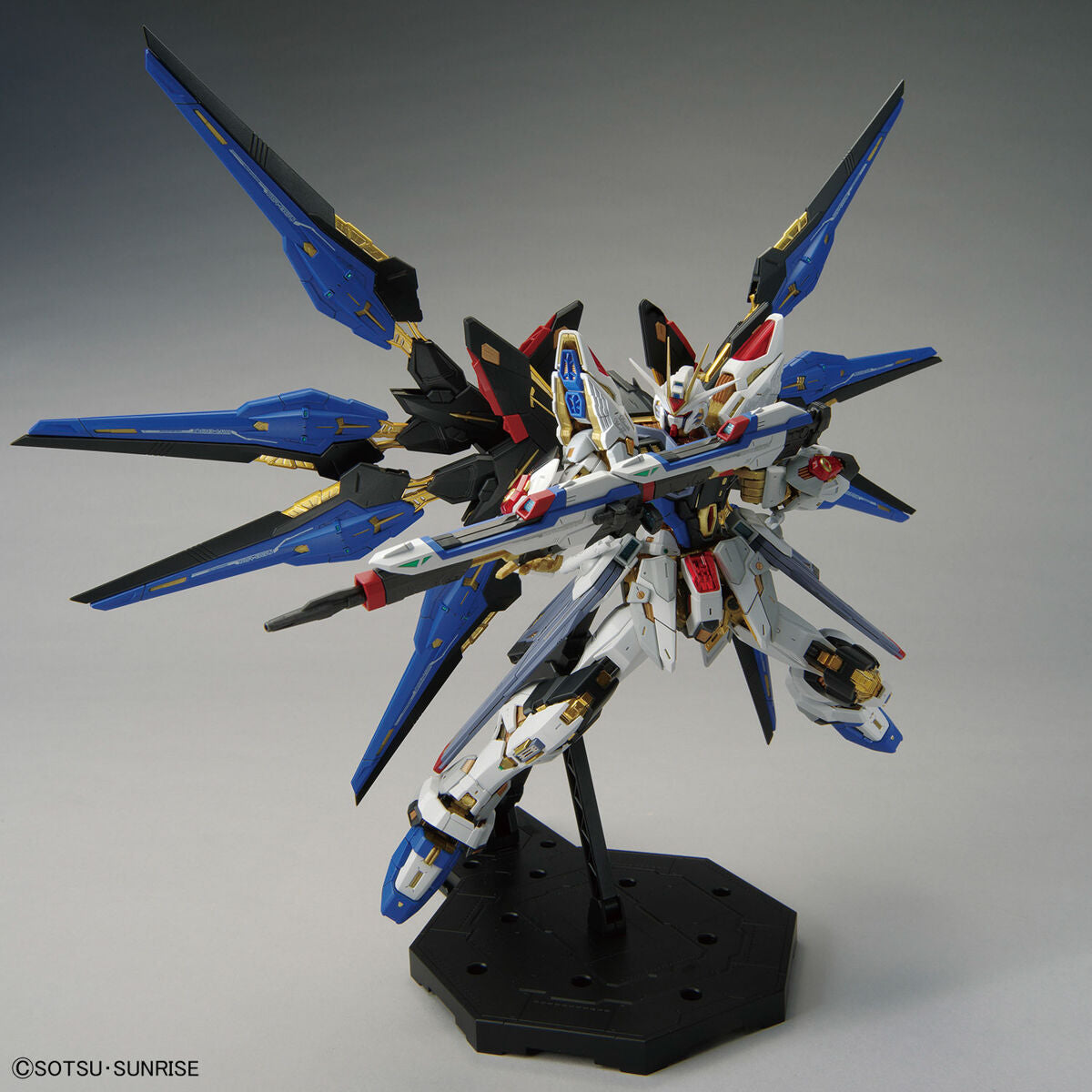 【新品】MGEX 1/100 STRIKE FREEDOM GUNDAM Bandai Strike Freedom Gundam MGEX 1/100 Model Kit - A-Z Toy