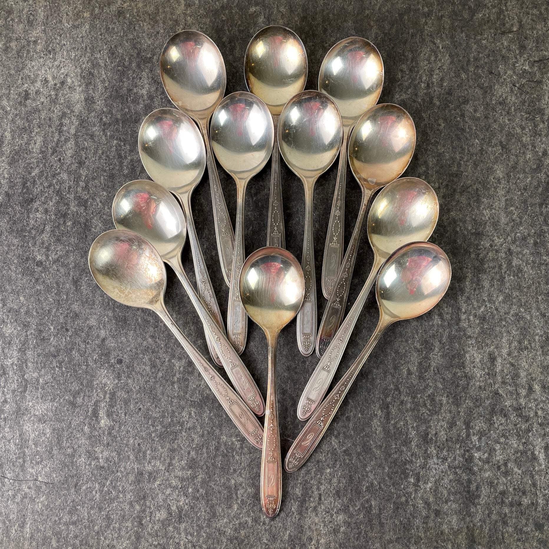 Grosvenor 2025 plate cutlery