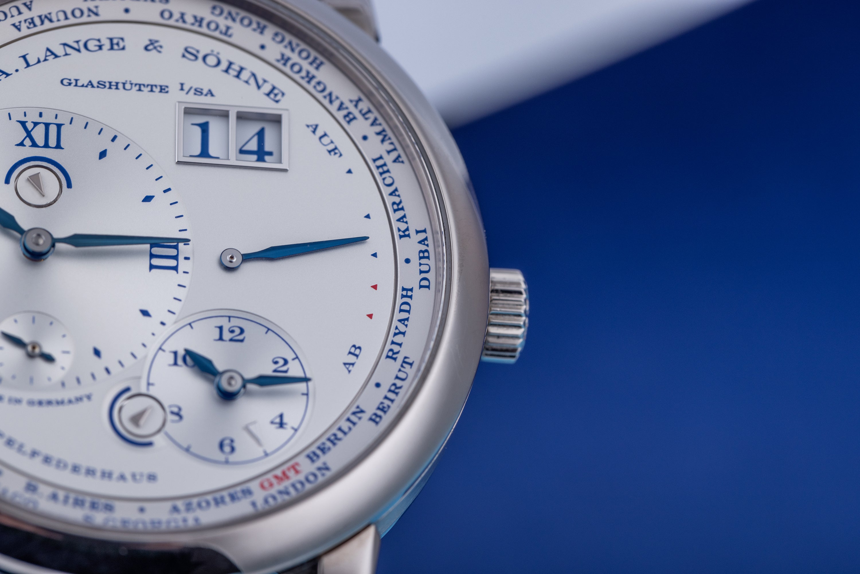 Lange world sale time