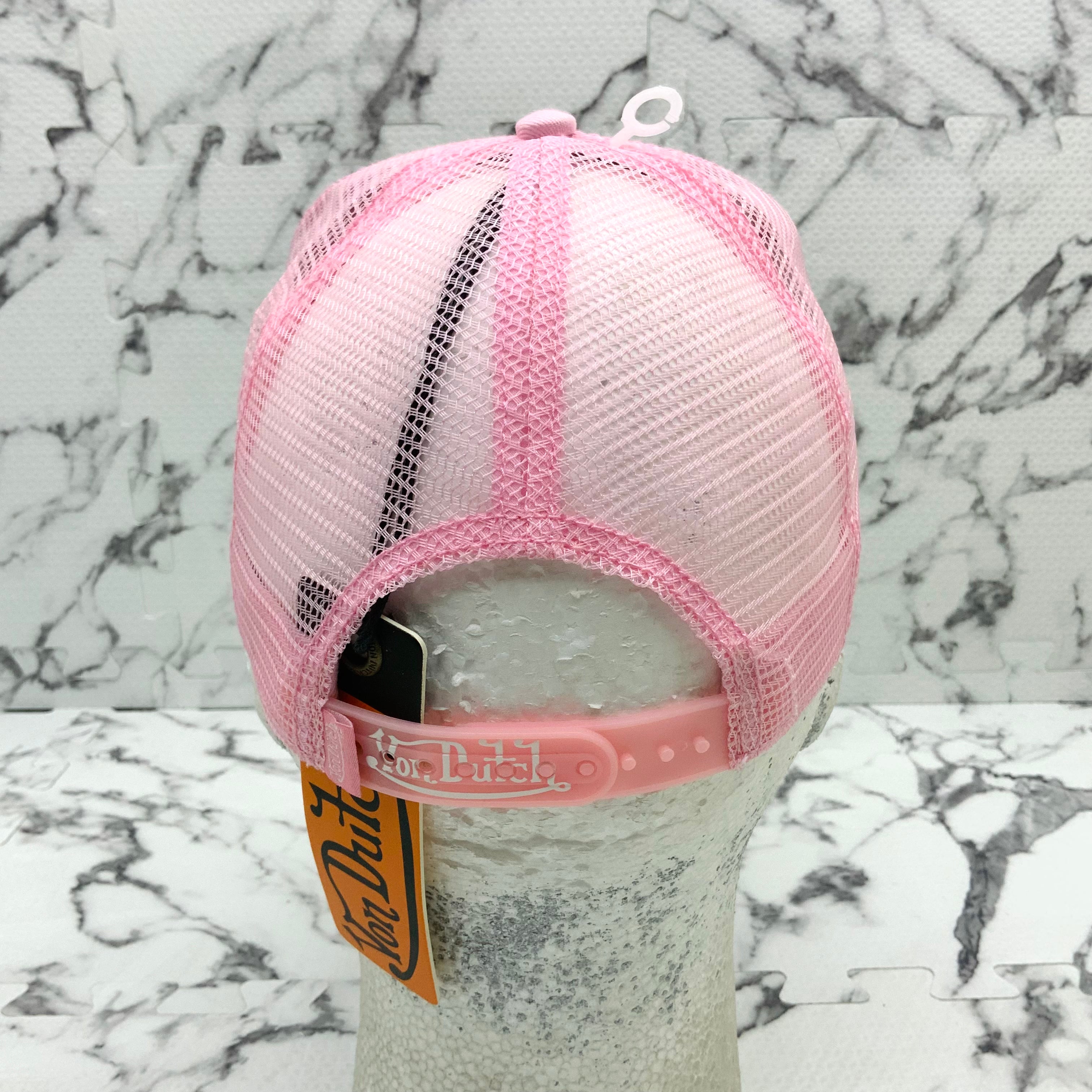 【Von Dutch】 ボンダッチ Pink Truckerr ユニセックスキャップ Von Dutch】 ボンダッチ Pink Truckerr ユニセックスキャップ