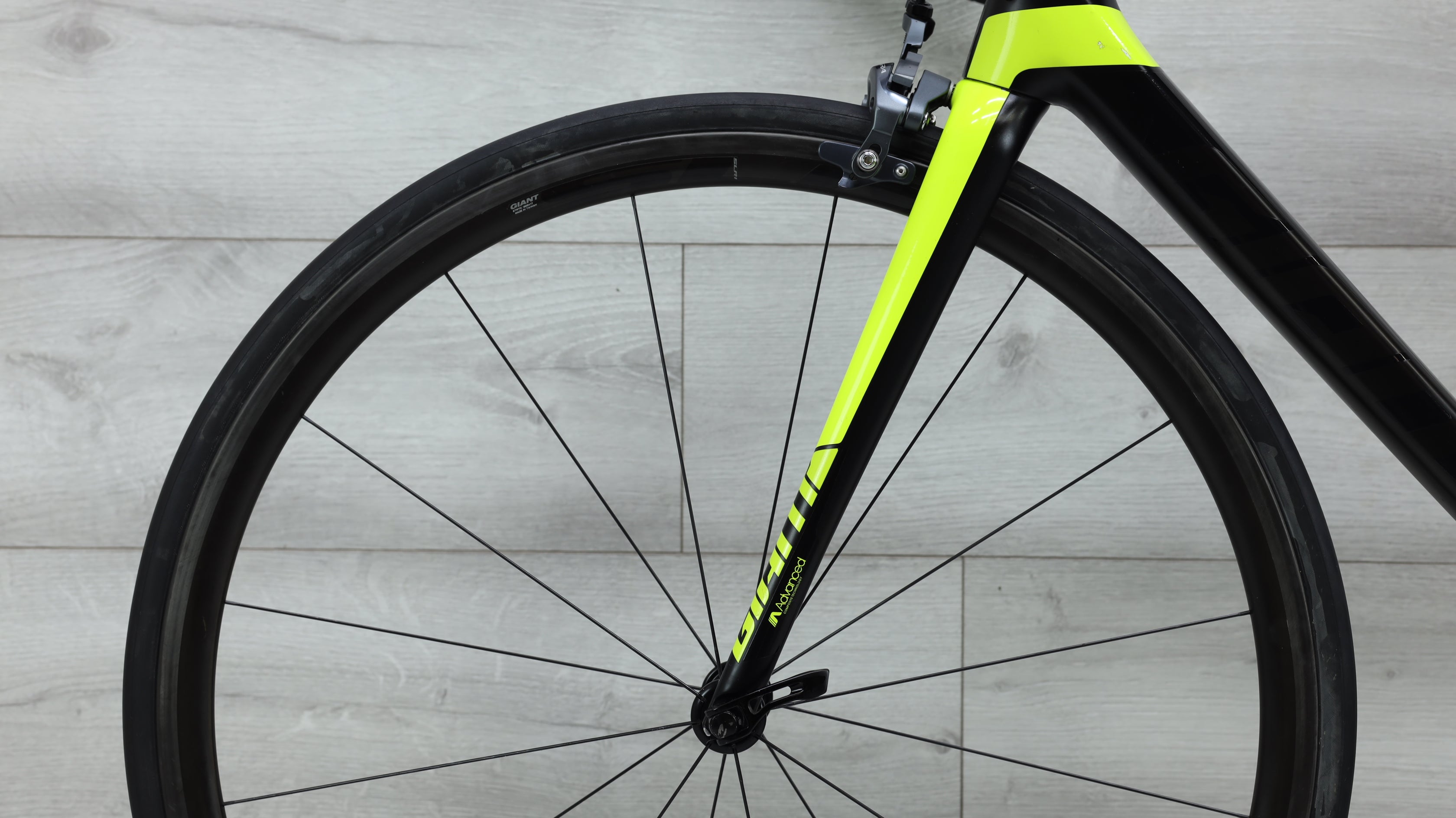 Buyer's Guide 2017: Giant TCR Advanced Pro 1 Disc - Velo