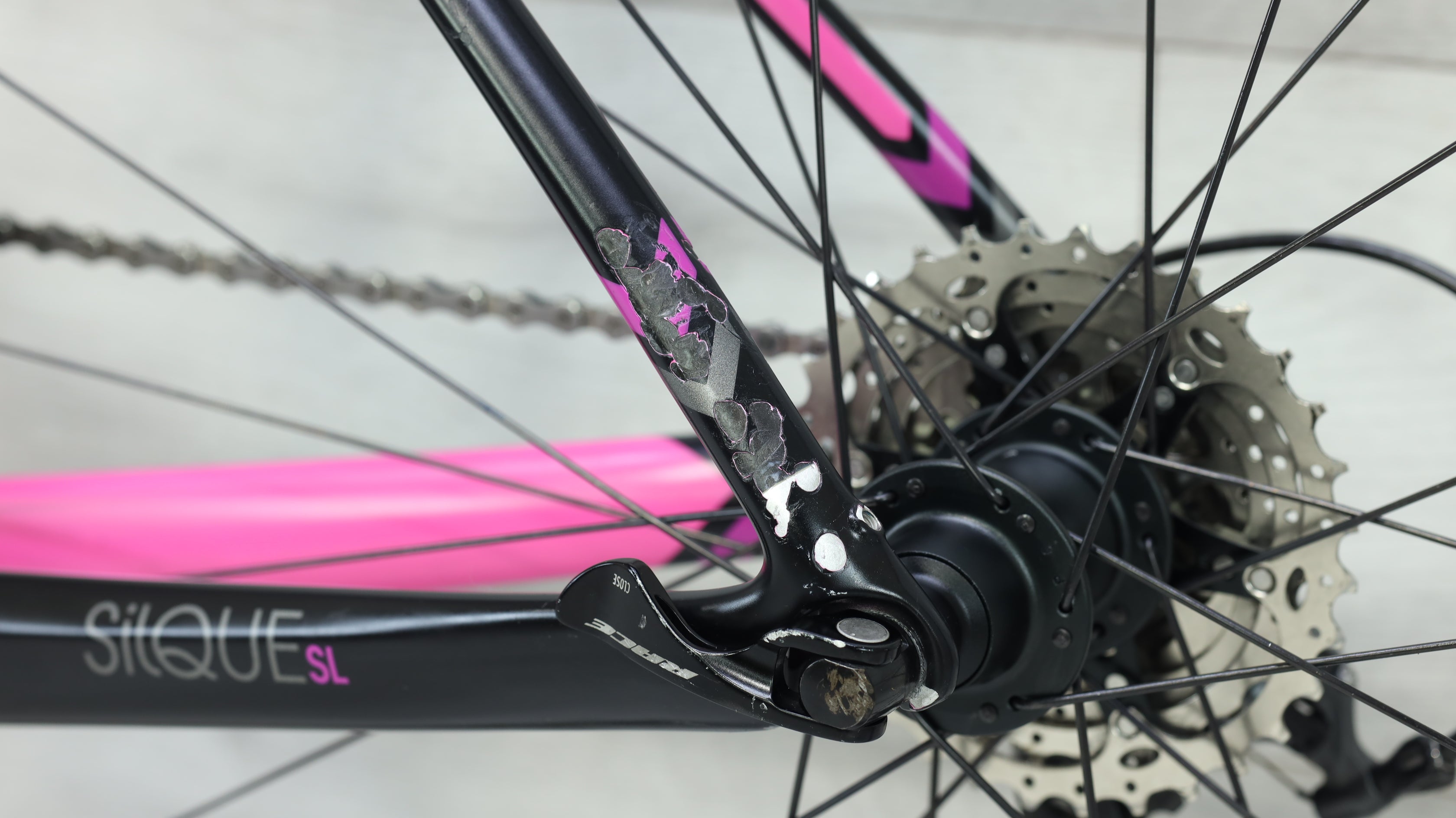 【新品同様】トレック（TREK）SiLQUE SL オール カーボンロードバイク 新品同様】トレック（TREK）SiLQUE SL オール カーボンロードバイク