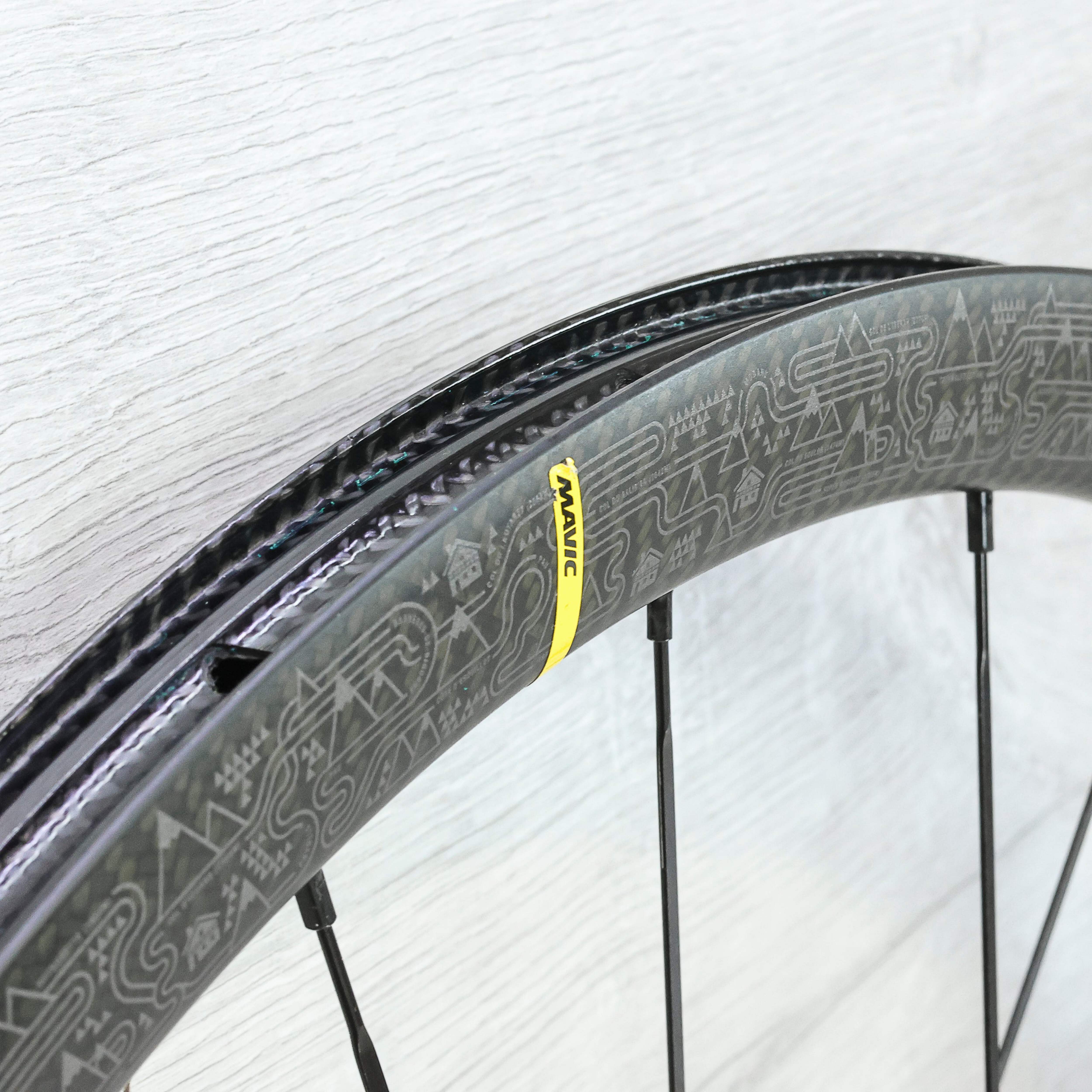 Mavic Ksyrium Pro TDF Edition Carbon Disc Wheelset - 700c, Center
