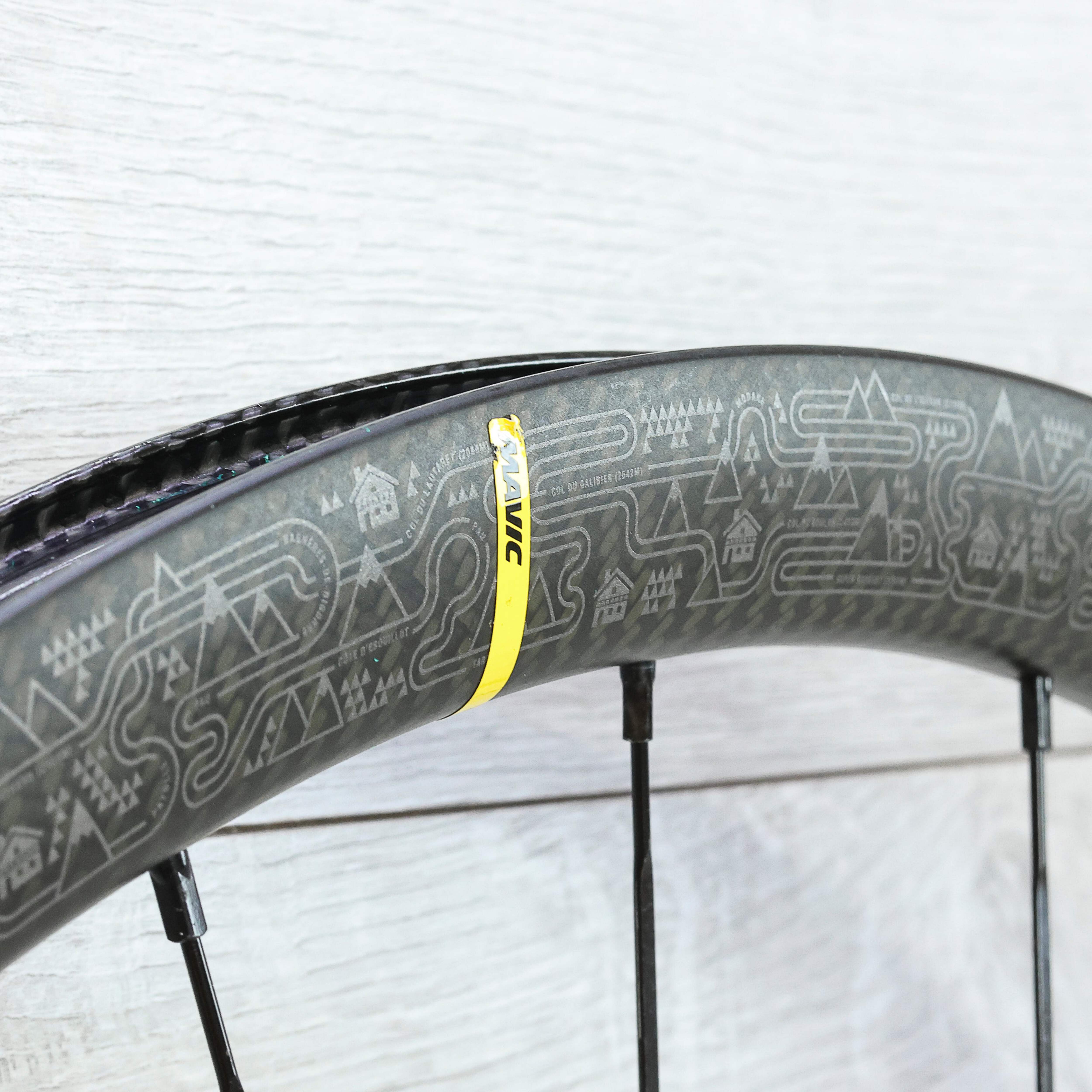 Mavic Ksyrium Pro TDF Edition Carbon Disc Wheelset - 700c, Center