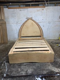 Handcrafted Gothic-Style Bed Frame – Custom Wooden Bed with Arched Headboard Des image 4