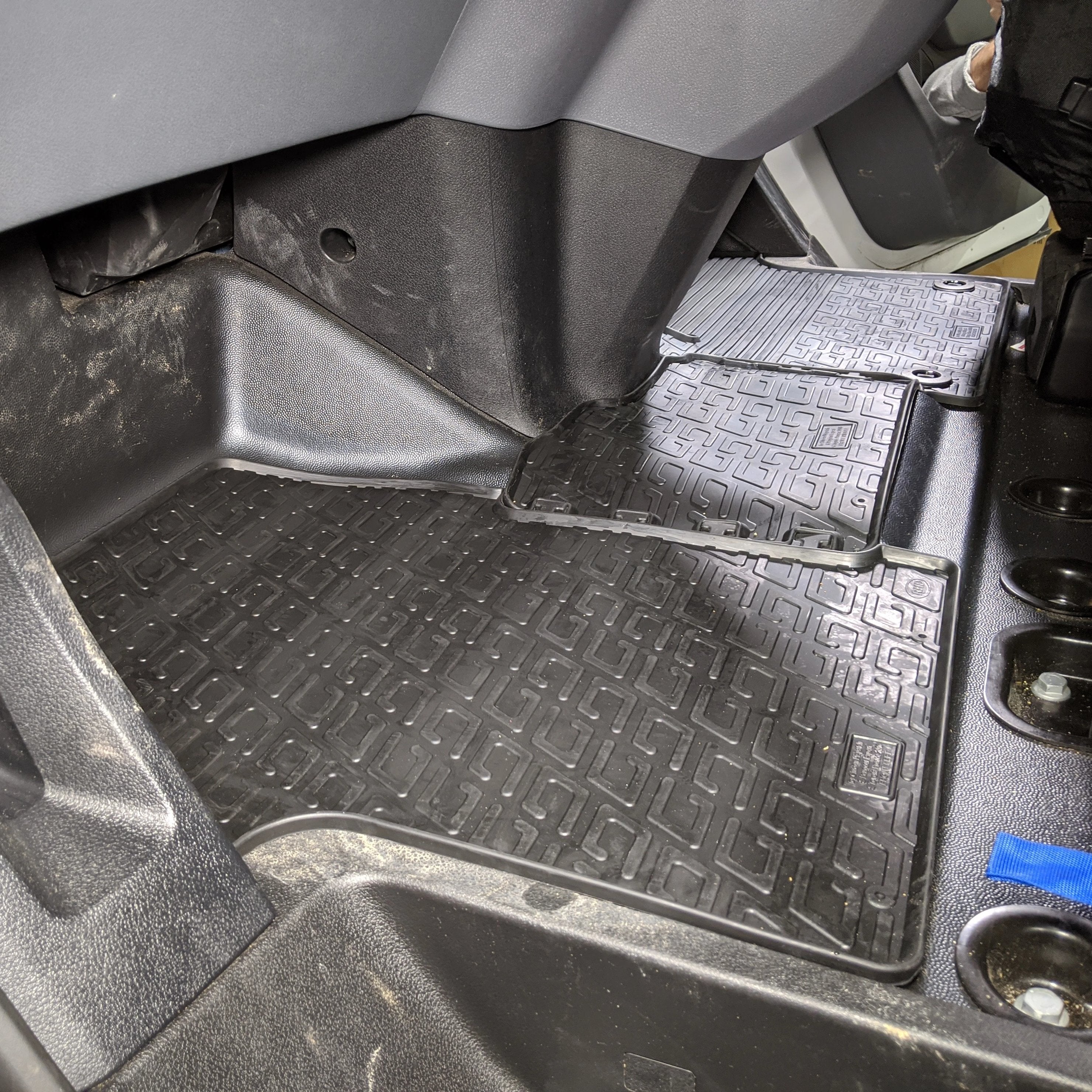 vauxhall vivaro rubber floor mats