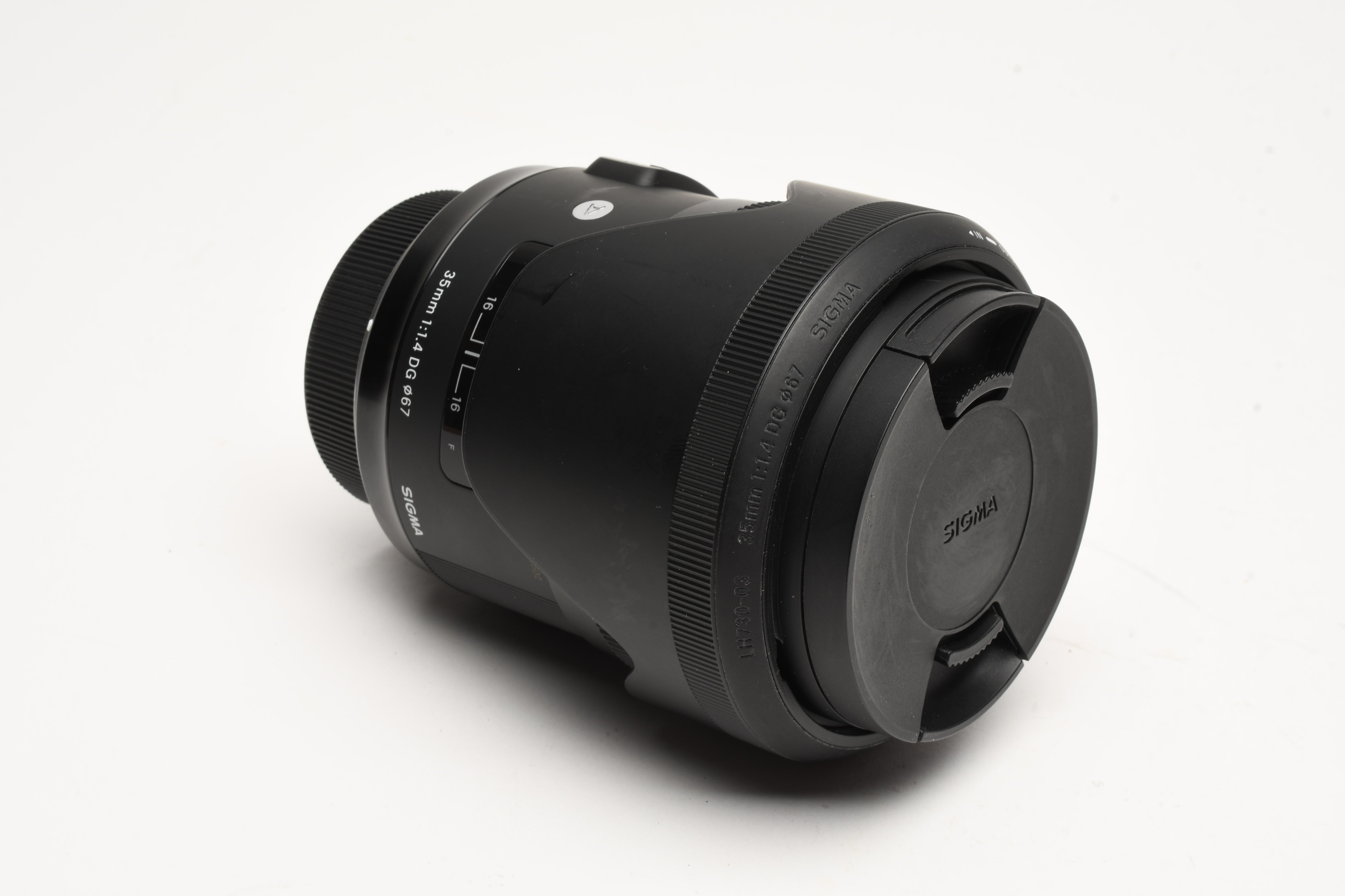 Olympus G.Zuiko Auto-W 35mm f2.8 wide lens for M42 Mount, case