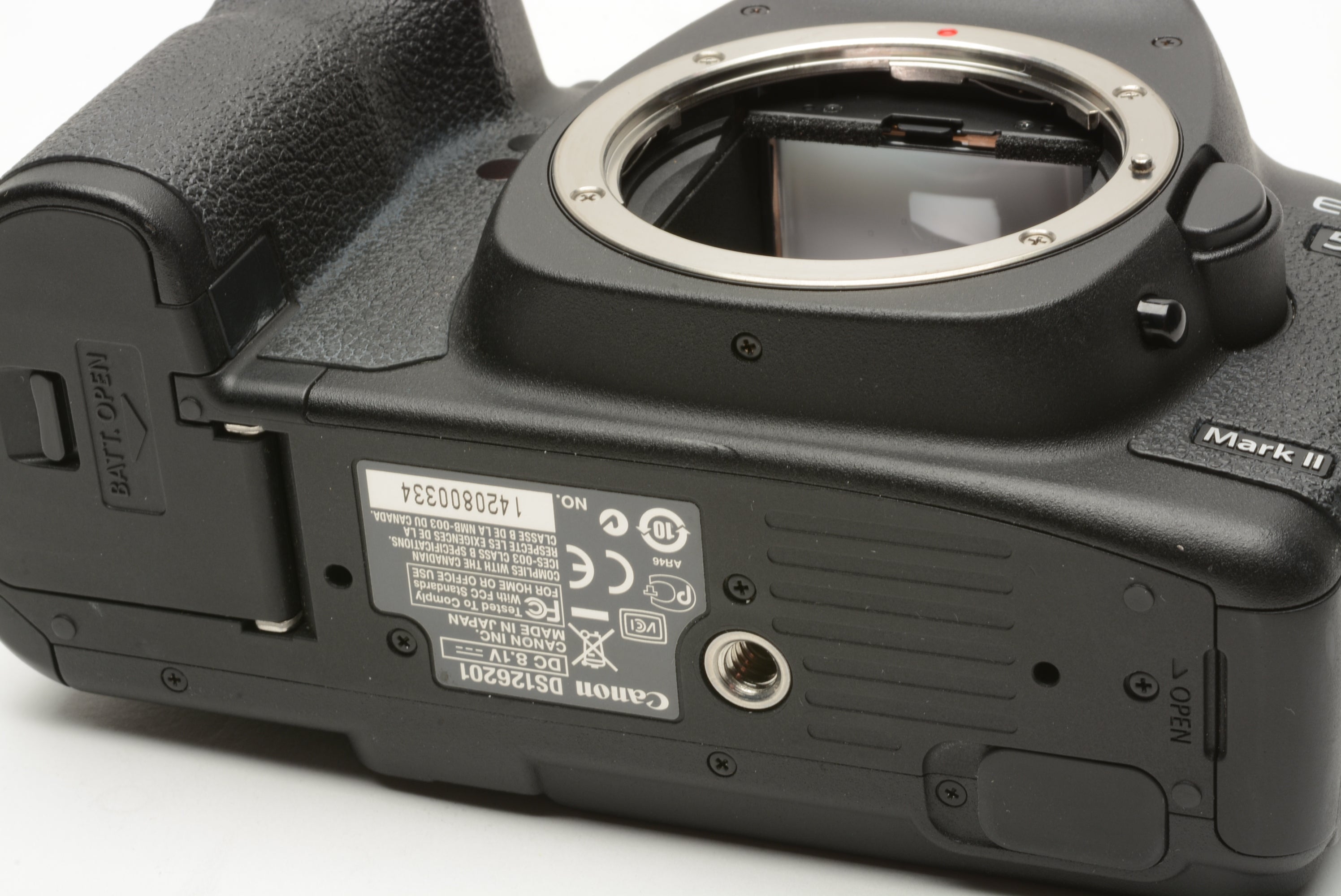 Canon EOS 5D Mark II Body, 2 Batts+charger 38,322 Acts, tested