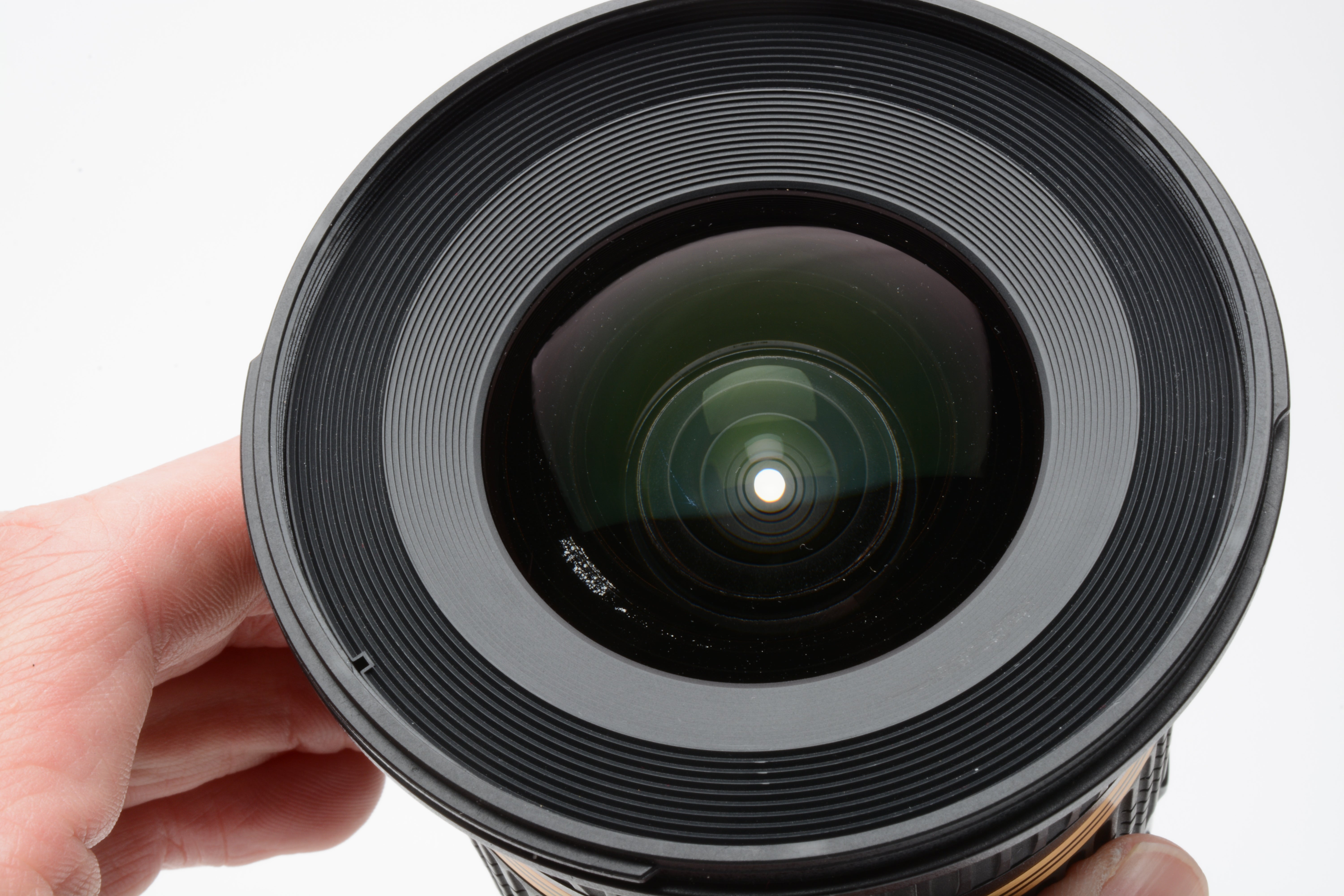 Tamron SP 10-24mm f3.5-4.5 Di II wide zoom for Canon EF, caps