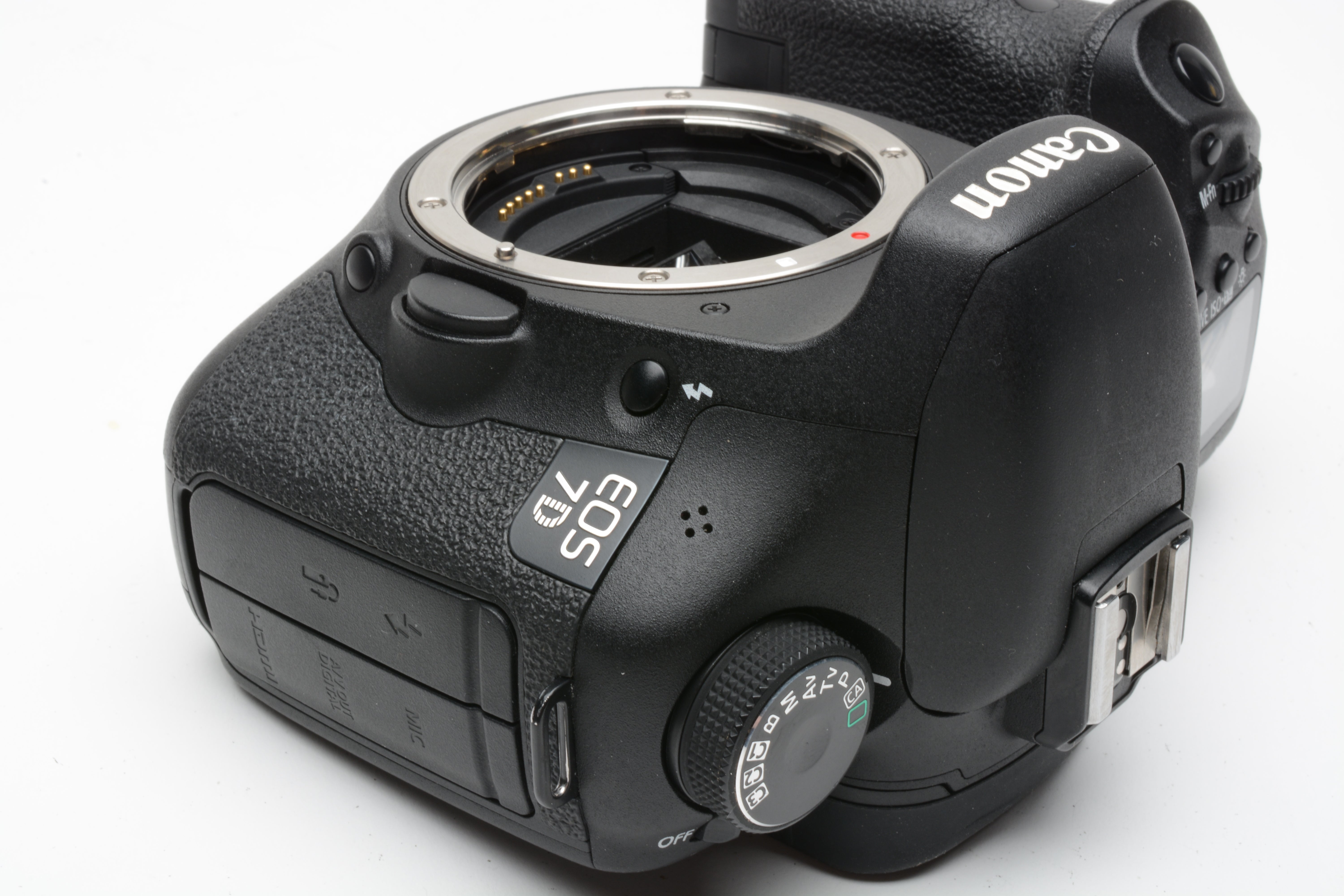 Canon EOS 7D 18MP DSLR body, 2 batts, charger, strap, No USB Port