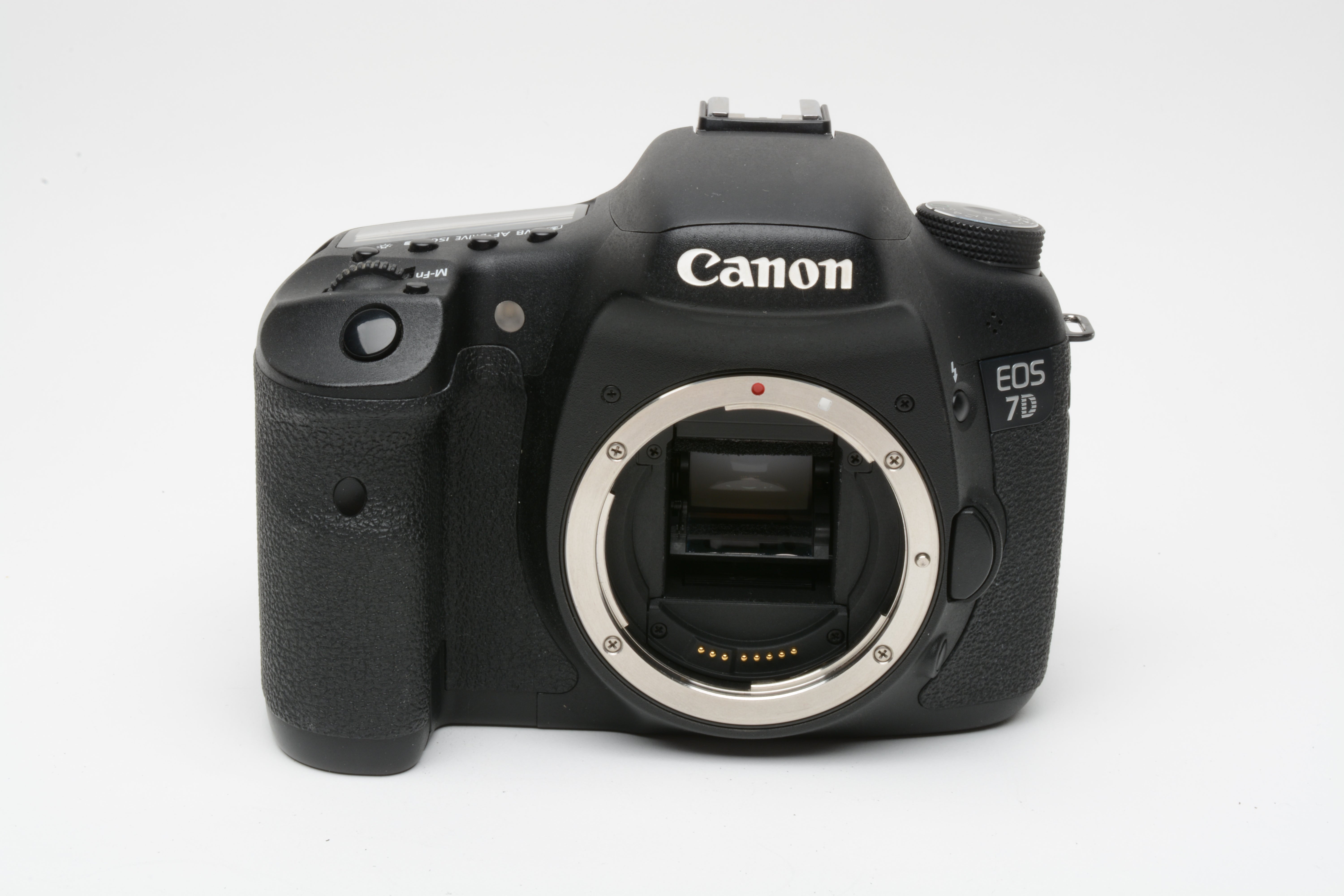 Canon EOS 7D 18MP DSLR body, 2 batts, charger, strap, No USB Port